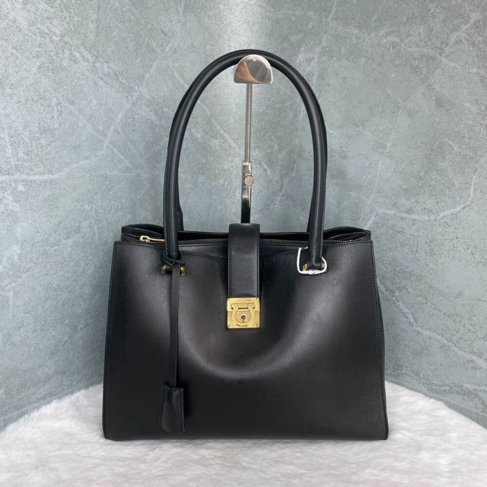Ferragamo Women Pre-Loved Bag Very Good Condition